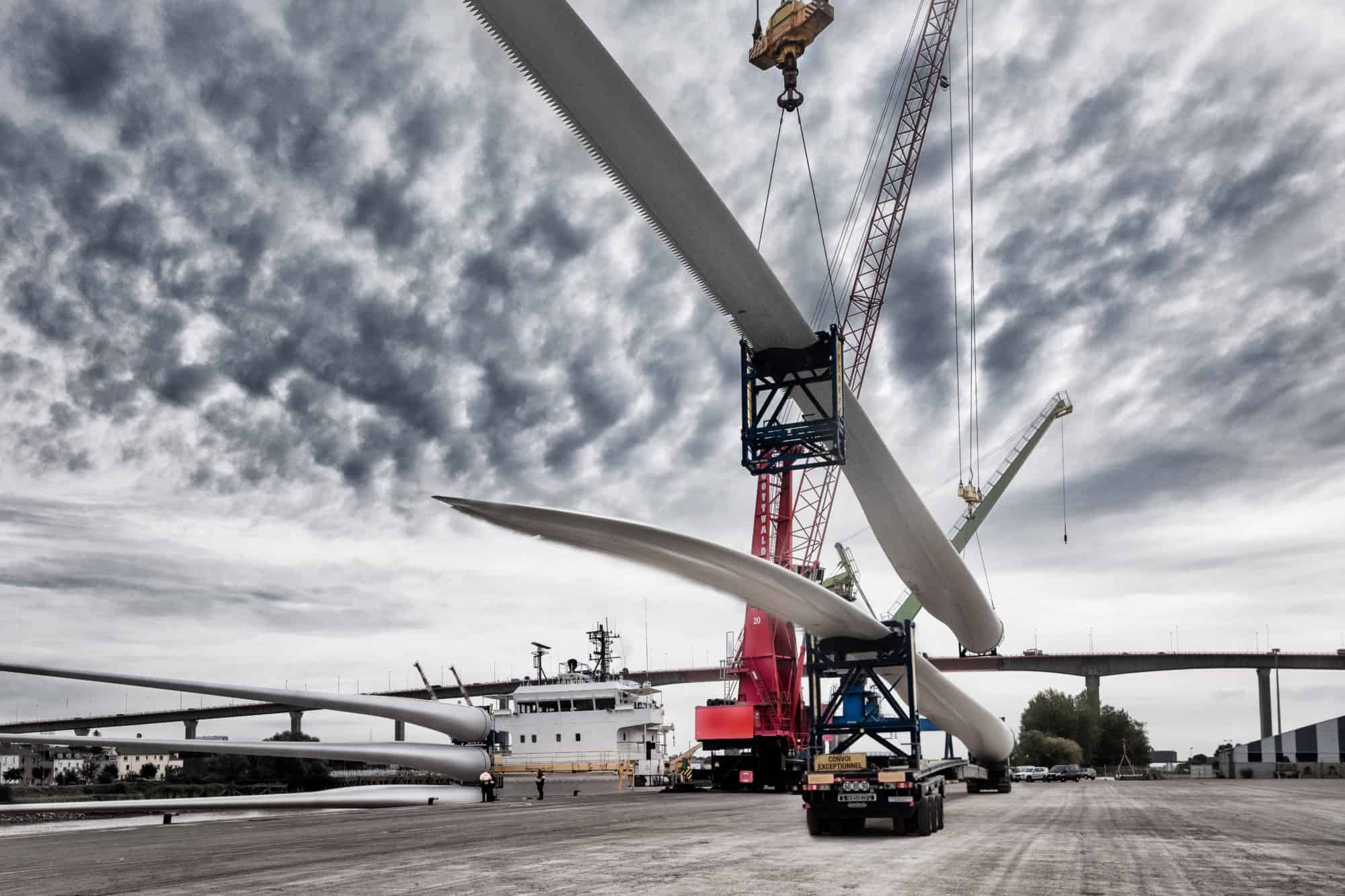 Manutention de pales d'éoliennes